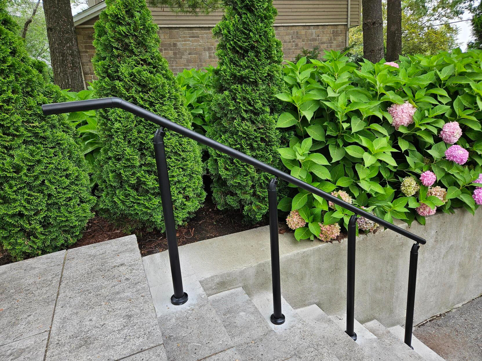 Outdoor Promenaid Handrail Benefits Vancouver