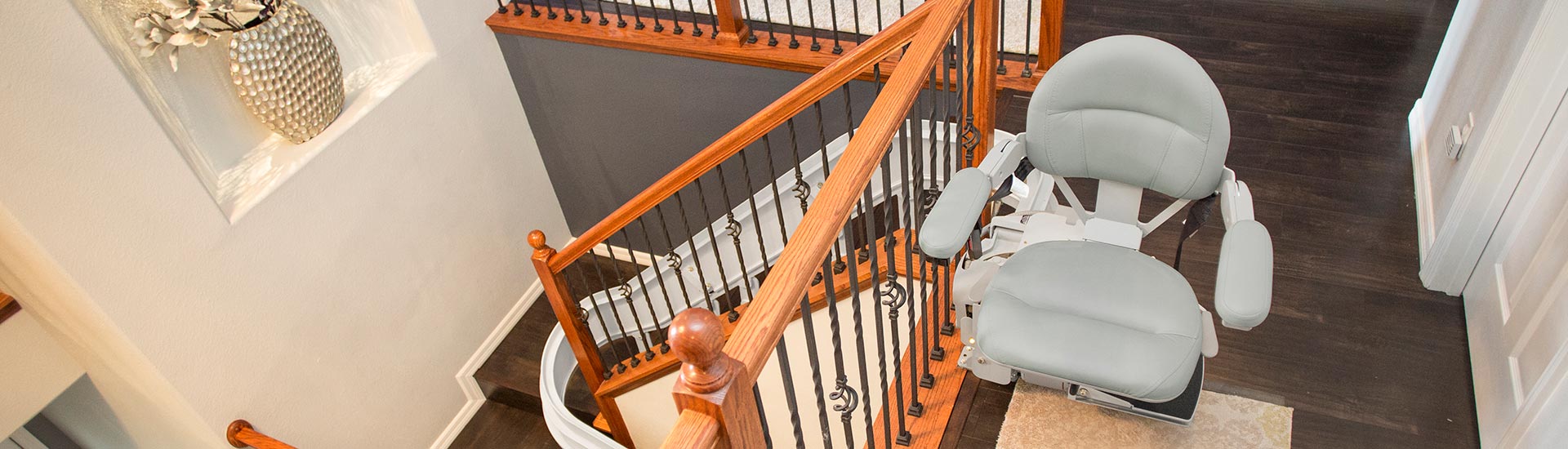 Top Things to Look for When Choosing a Stairlift Dealer Near YouTop Things to Look for When Choosing a Stairlift Dealer Near You
