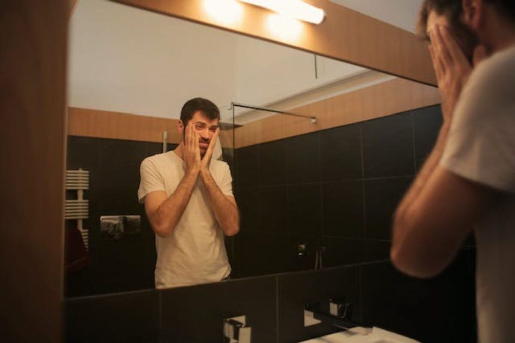 Dangers of Cluttered Bathroom Spaces