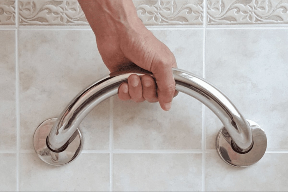 6 Reasons You Need a Grab Bar