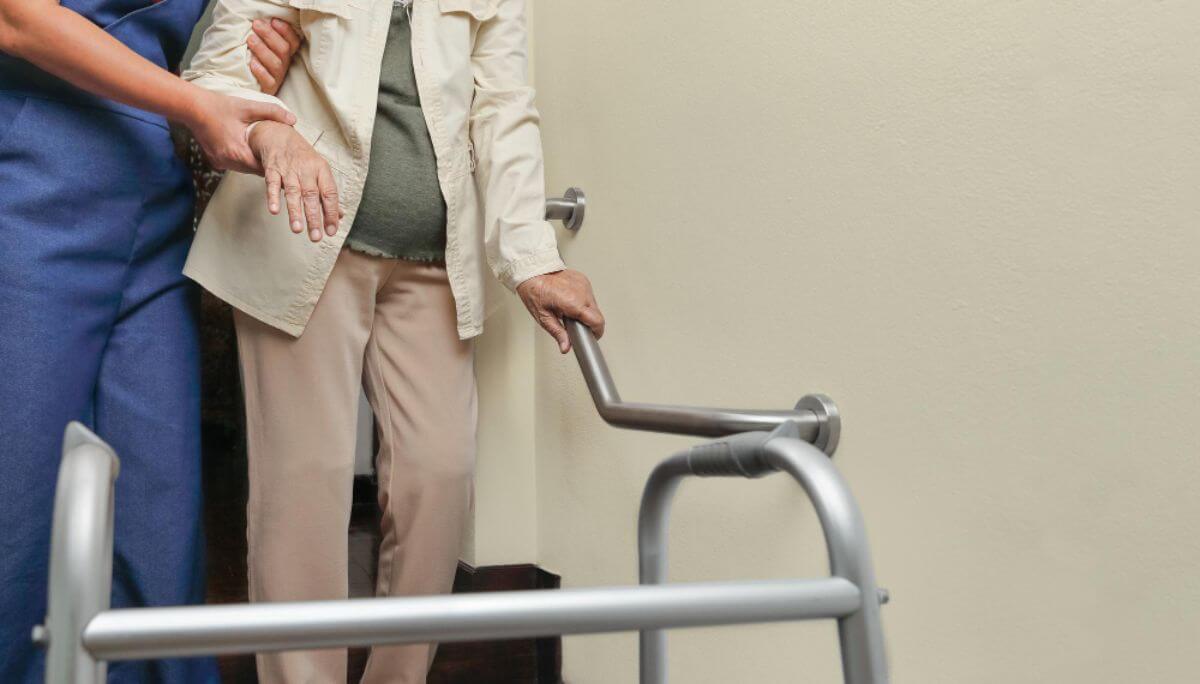 5 Tips in Choosing the Right Stairlift for Seniors